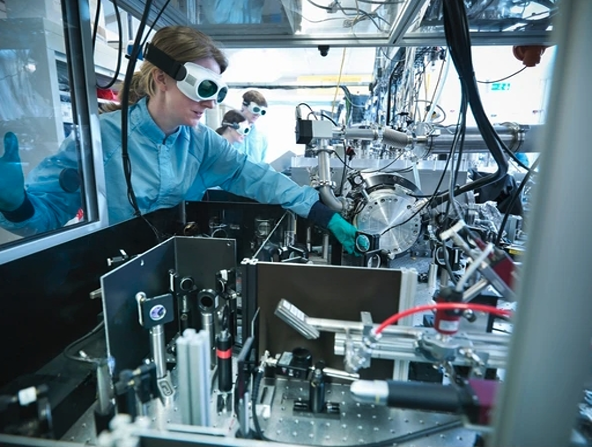 Ultra-high vacuum hardware in the quantum lab